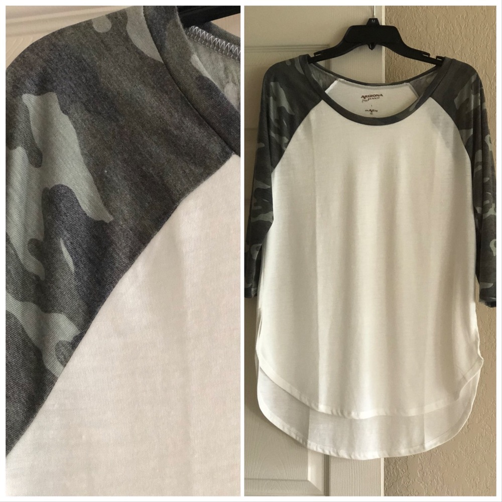 ❌SOLD ♏️ercari ❌ Arizona Jeans Camouflaged tee